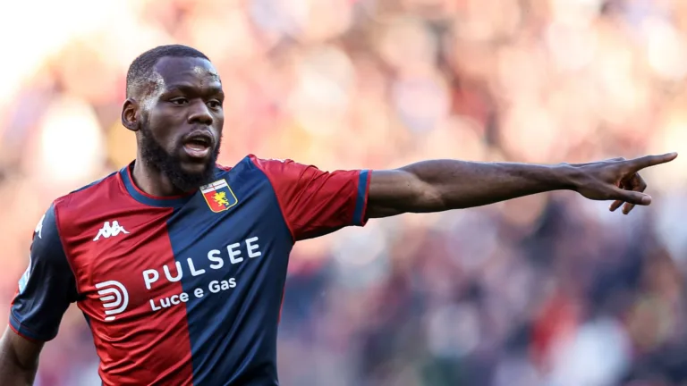 Vasco negocia contratação do camaronês Jean Onana, do Besiktas, e torcedores questionam: “Mais um volante?”