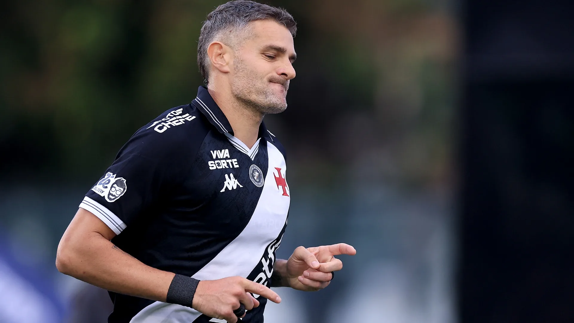 Diniz deve ‘barrar’ Vegetti em Vasco x Corinthians no Brasileirão e torcedores reagem: “Culpado é quem escala o time”