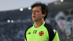 Velloso faz leitura labial de briga entre Fernando Diniz e Rayan, no Vasco: “Você vai fazer gol de quê?”