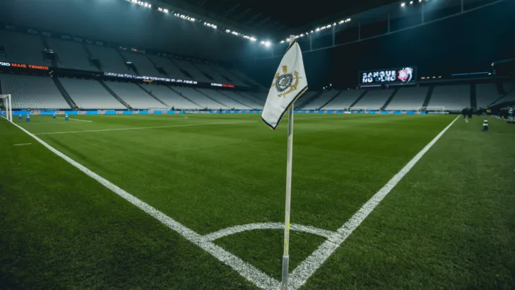 Vessoni se mantém cético após André Castro prometer investimento de US$ 1 bilhão no Corinthians: “Eu sempre vou desconfiar” Vessoni se mantém cético após André Castro prometer investimento de US$ 1 bilhão no Corinthians: “Eu sempre vou desconfiar”