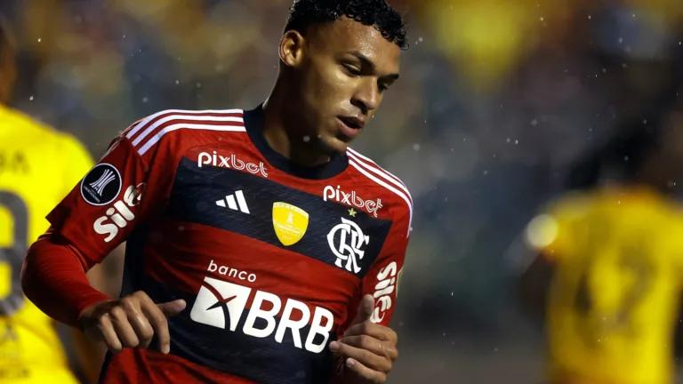 Santos tenta a contratação do meia Victor Hugo e torcedores do Flamengo reagem: “Negócio bom para todo mundo”