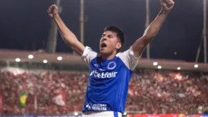 Villalba marca de cabeça, Cruzeiro vence CRB por 2 a 0 e avança na Copa do Brasil