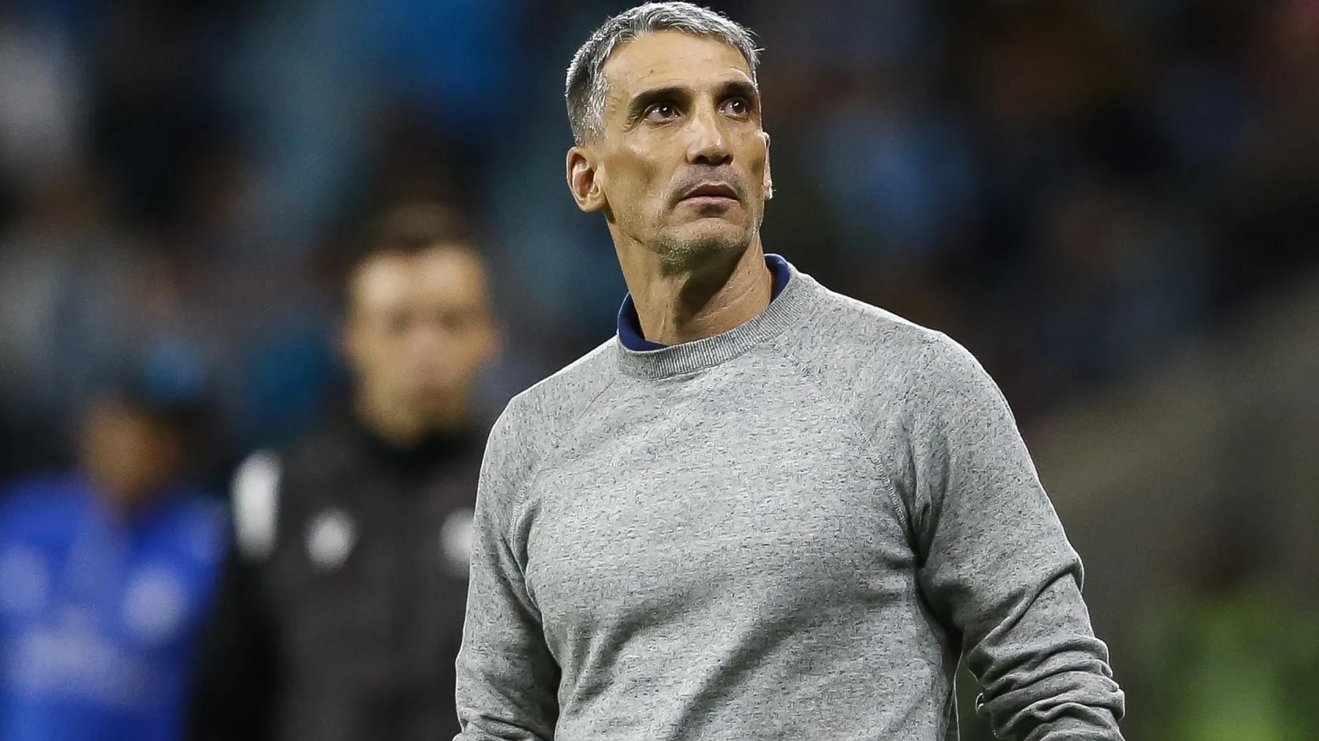 Torcedores rivais reagem à contratação de Vojvoda pelo Santos: “Esse aí tomou de três em São Januário”