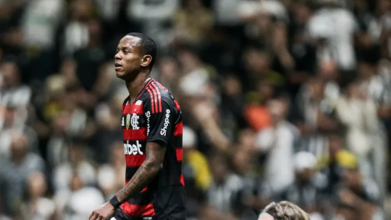 Wallace Yan pede desculpas à torcida do Flamengo após pênalti perdido em eliminação: “Farei de tudo para dar alegria”