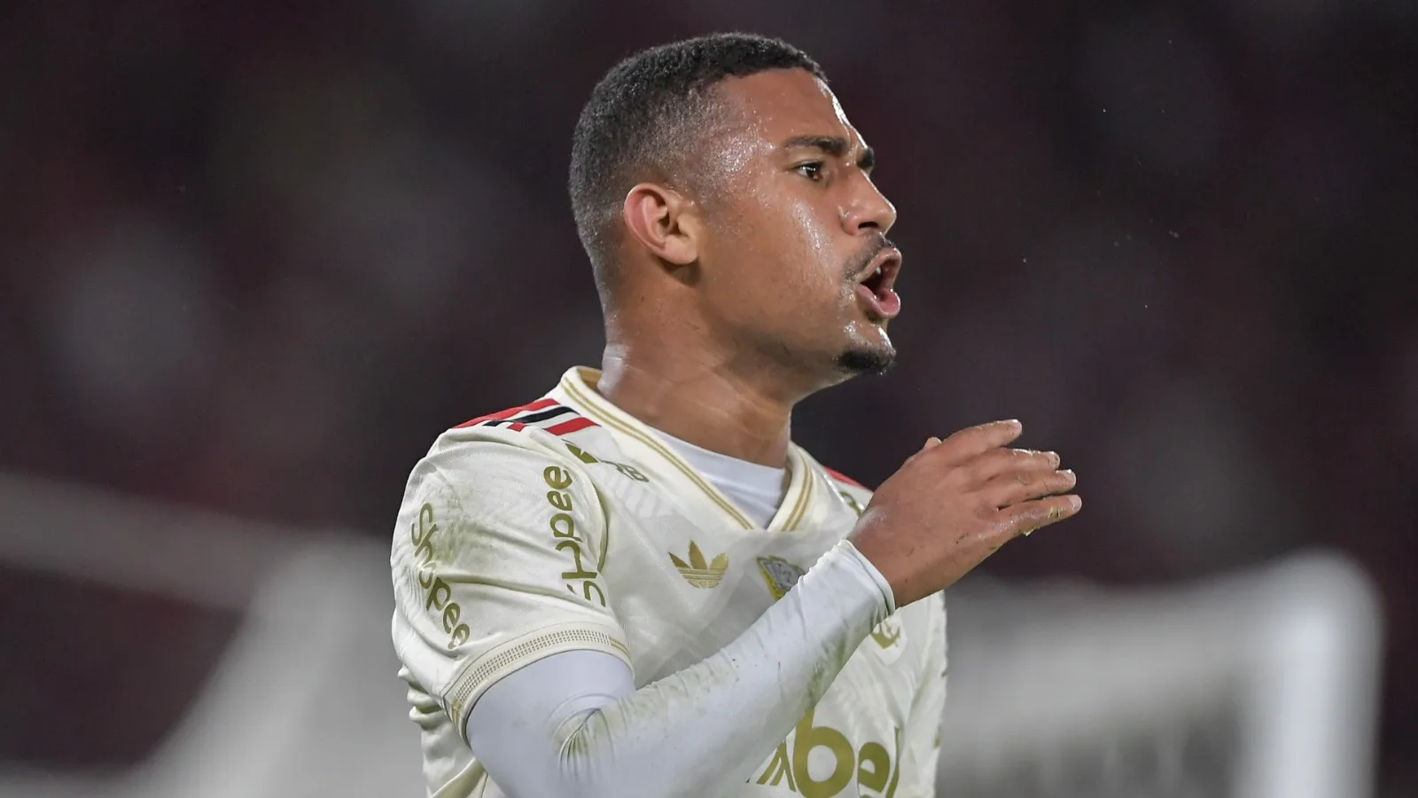 Samuel Lino é apresentado depois de estreia pelo Flamengo e torcida fica encantada: “Dá gosto de ver jogar”