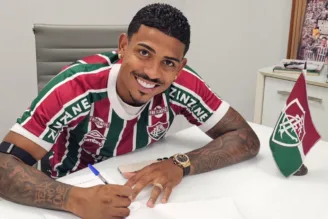 Atacante John Kennedy renova contrato com Fluminense e torcida dispara: "Vocês são uma vergonha"