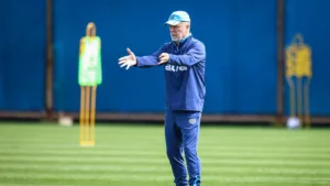 Felipe Melo prevê recuperação muito rápida do Grêmio no Brasileirão: “Mano Menezes tem um plano”