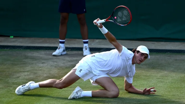 Imprensa internacional analisa temporada do tenista brasileiro João Fonseca: “Parecia destinado à grandeza”