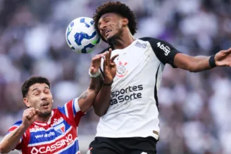 Corinthians sofre em casa contra Fortaleza, mas acha empate no final e torcida protesta: "Time mal treinado"