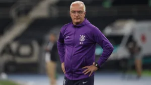 Dorival defende escalação alternativa e foca no duelo com o Palmeiras: “Precisamos estar preparados”