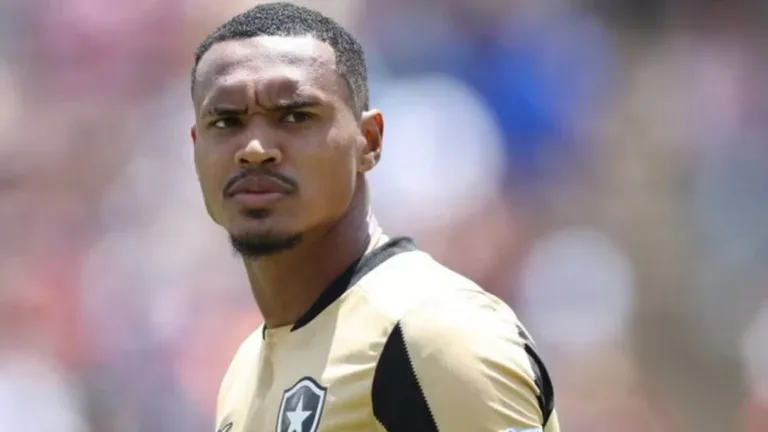 John se pronuncia após fim de negócio com o West Ham e torcida do Botafogo critica: “Fácil enganar trouxa”