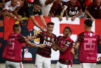 Torcida do Flamengo provoca Atlético-MG após contratação de Reinier: "Carência de time pequeno"