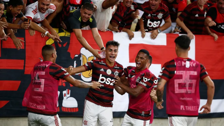 Torcida do Flamengo provoca Atlético-MG após contratação de Reinier: “Carência de time pequeno”