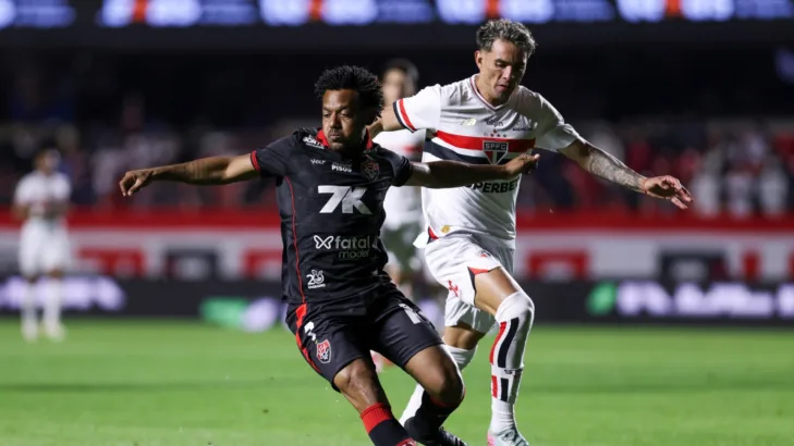 São Paulo vence Vitória no Morumbis pelo Brasileirão e torcida responde: “O problema era o técnico” São Paulo vence Vitória no Morumbis pelo Brasileirão e torcida responde: “O problema era o técnico”
