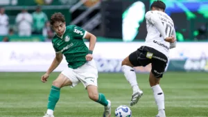 Palmeiras sofre, vira partida contra o Ceará, mas torcida protesta: “Abel precisa aprender”