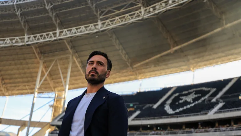 Organizada do Botafogo planeja mosaico inédito contra LDU na Libertadores e empolga a torcida: “Exemplo a ser seguido”