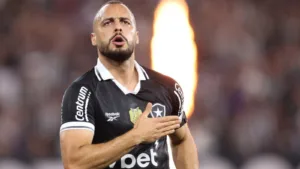 Botafogo divulga relacionados contra o Palmeiras e torcida protesta: “Gestão de elenco é horrorosa”