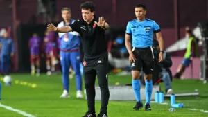 Diniz exalta goleada histórica do Vasco sobre o Santos: “Os jogadores já vinham performando bem”