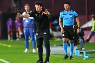 Diniz exalta goleada histórica do Vasco sobre o Santos: "Os jogadores já vinham performando bem"