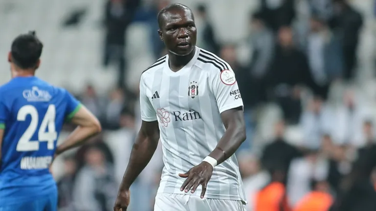 Torcedores do Internacional apontam Aboubakar como substituto ideal para Enner Valencia: “Chega, farda e é titular”