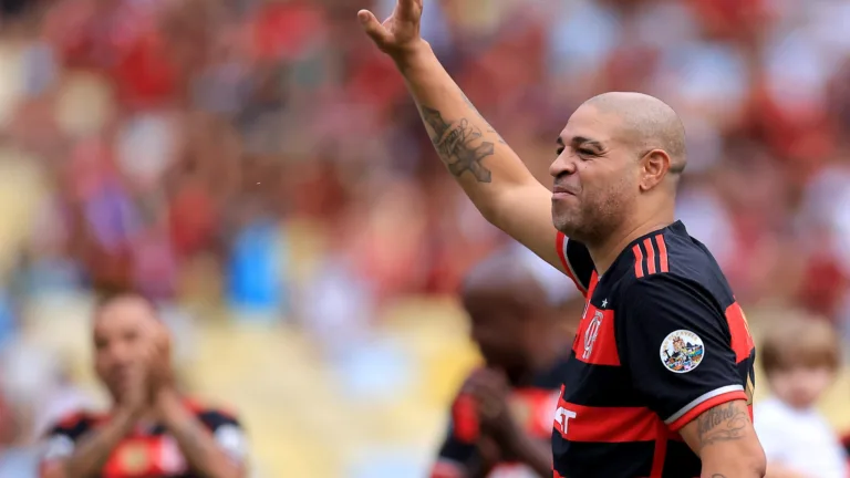 Adriano ‘Imperador’ diz que jogou mais que Gabigol, Lewandowski e Mbappé, e torcedores reagem: “Todos os citados são melhores”