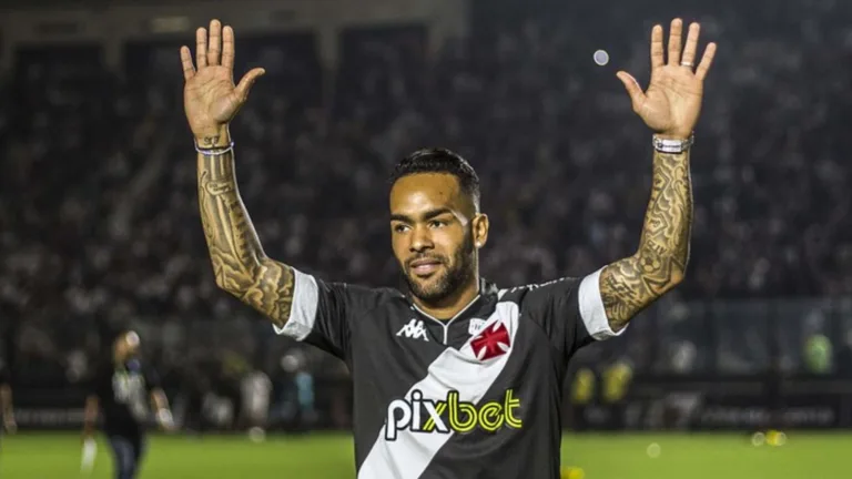 Torcedores do Vasco comemoram “barca” com Alex Teixeira, Jean David e Mauricio Lemos: “R$ 1 milhão em salários”