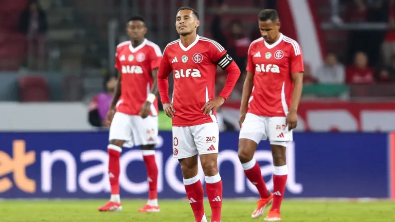 Alexandre Praetzel crava derrota do Internacional no Gre-Nal e arrisca: “Caminha para o seu segundo rebaixamento”