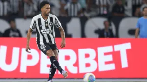 Ancelotti planeja usar Vitinho em Bolívia x Brasil e torcedores do Botafogo lamentam: “Provavelmente será desfalque na quinta”