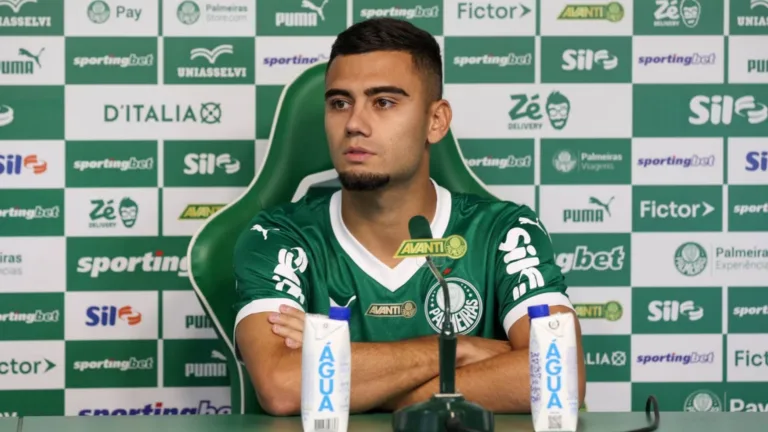 Andreas Pereira ignora provocações sobre falha contra o Palmeiras e torcedores do Flamengo rebatem: “Sempre será lembrado”