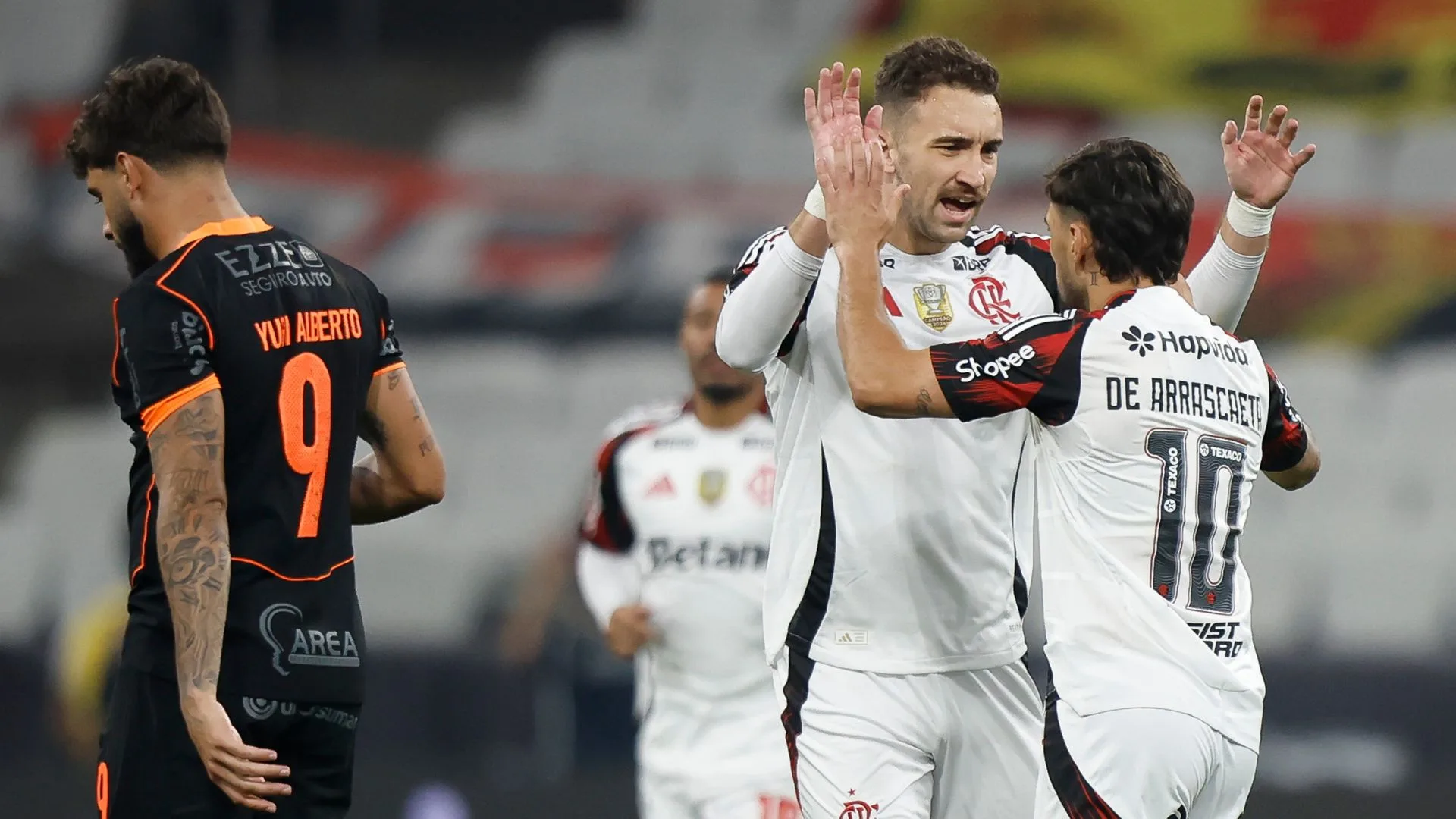 Galvão Bueno fica impactado com espírito de Arrascaeta no Flamengo: “Não deixou comemorar”