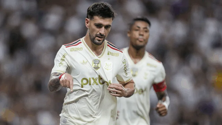 Vampeta decreta título do Flamengo no Brasileirão após fechamento da janela de contratações: “Belisca com certeza”