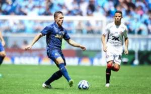 Arthur valoriza torcida do Grêmio e destaca Amuzu e Aravena após vitória: “Resolveram o jogo”