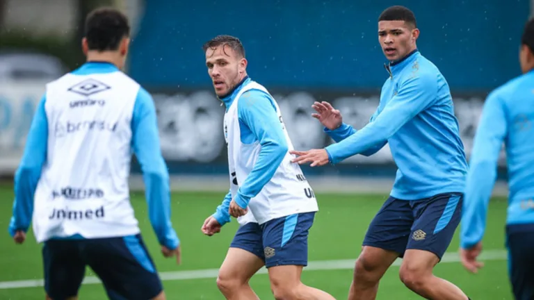 Arthur valoriza preparação no Grêmio e Mano Menezes pode ganhar “reforços” de João Pedro e Gustavo Martins