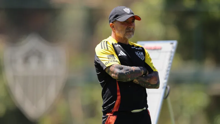 Atlético-MG confirma retorno de Saravia, mas pode perder Júnior Santos para os próximos jogos