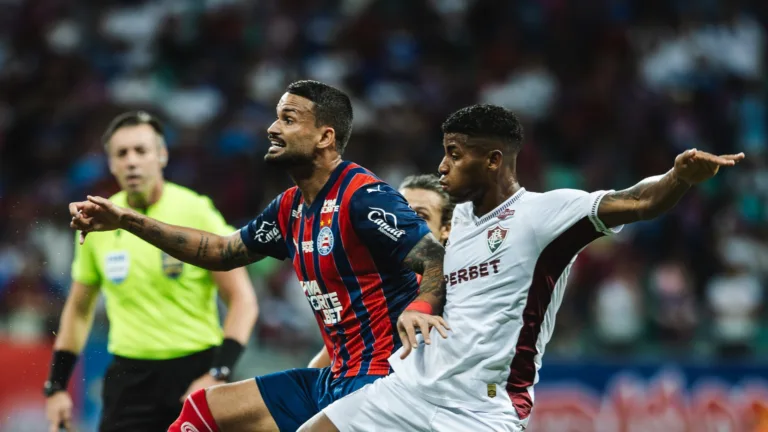 Cicinho lança palpite surpreendente e banca triunfo do Bahia no duelo com o Fluminense: “Coloco minhas fichas”