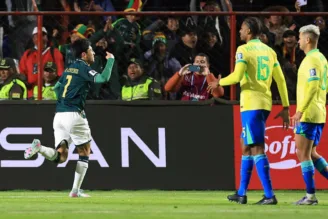 Miguelito comemora gol em Bolívia x Brasil