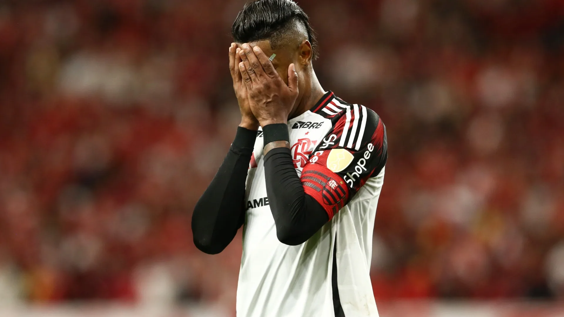Com atuação apagada, Flamengo cai diante do Fortaleza no Campeonato Brasileiro