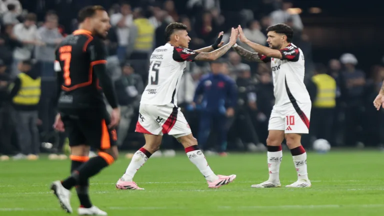 Carrascal cumpre função tática definida no Flamengo e Filipe Luís elogia: “Impressionante o jogo que ele fez”