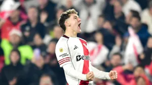 Vampeta diz que River Plate bate de frente com Palmeiras e Flamengo: “Chega perto em termos financeiros”