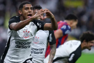 Gui Negão comemora gol pelo Corinthians