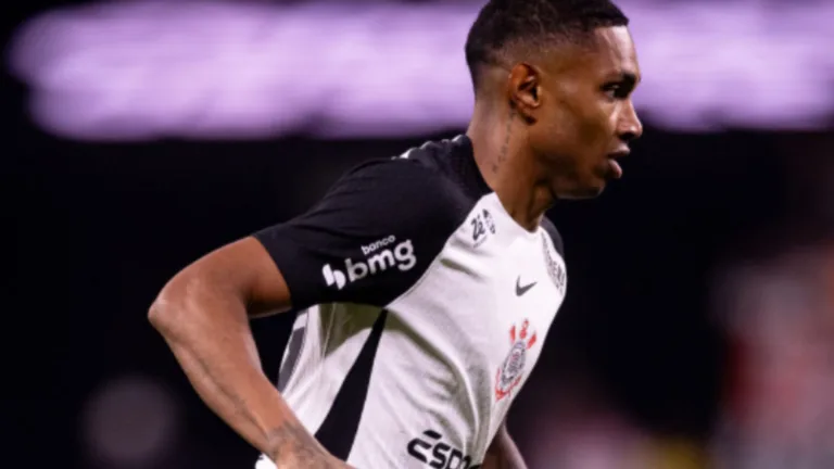 Corinthians tem janela de transferências discreta e vê rivais como Flamengo e Palmeiras se reforçarem