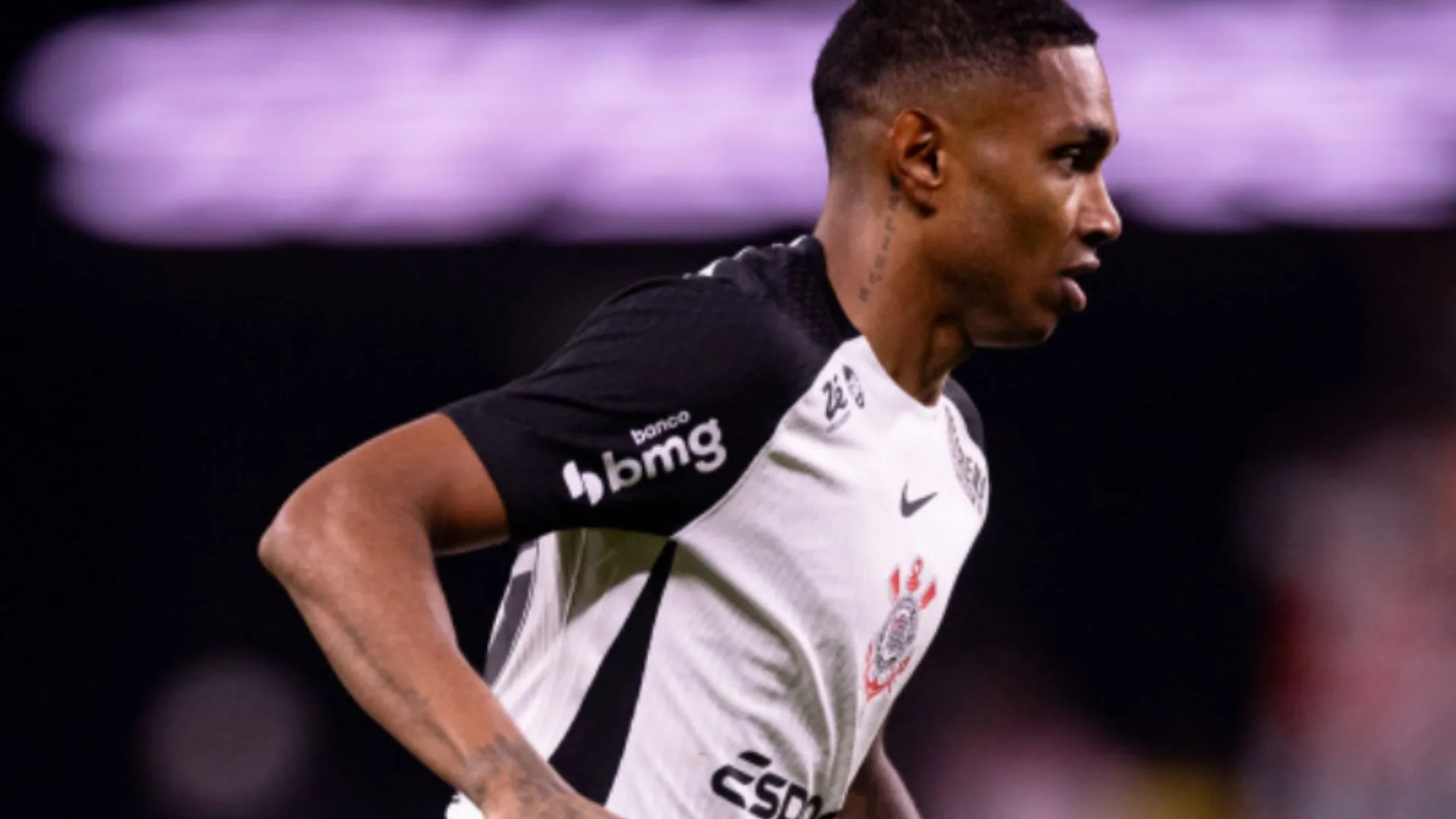 Corinthians tem janela de transferências discreta e vê rivais como Flamengo e Palmeiras se reforçarem