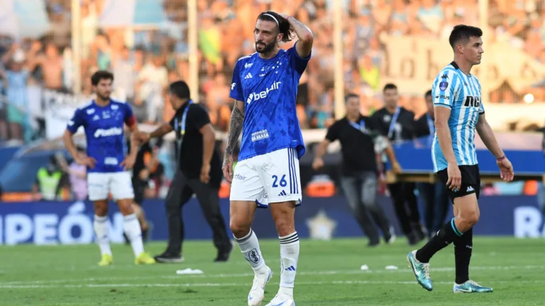 Cruzeiro confirma a saída de 7 jogadores no elenco; Lautaro Díaz e Fabrizio Peralta aparecem na lista