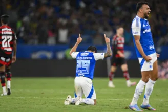 Jogadores do Cruzeiro comemoram vitória contra o Flamengo