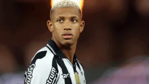 Botafogo paga parte da dívida com elenco após risco de rescisão contratual de Danilo