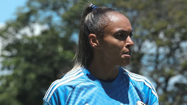 Taty Amaro assina pré-contrato com rival paulista e vai deixar o Cruzeiro em 2026