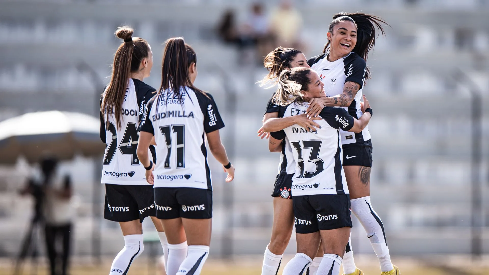 Corinthians vence o Santos e aumenta vantagem na liderança do Paulistão Feminino