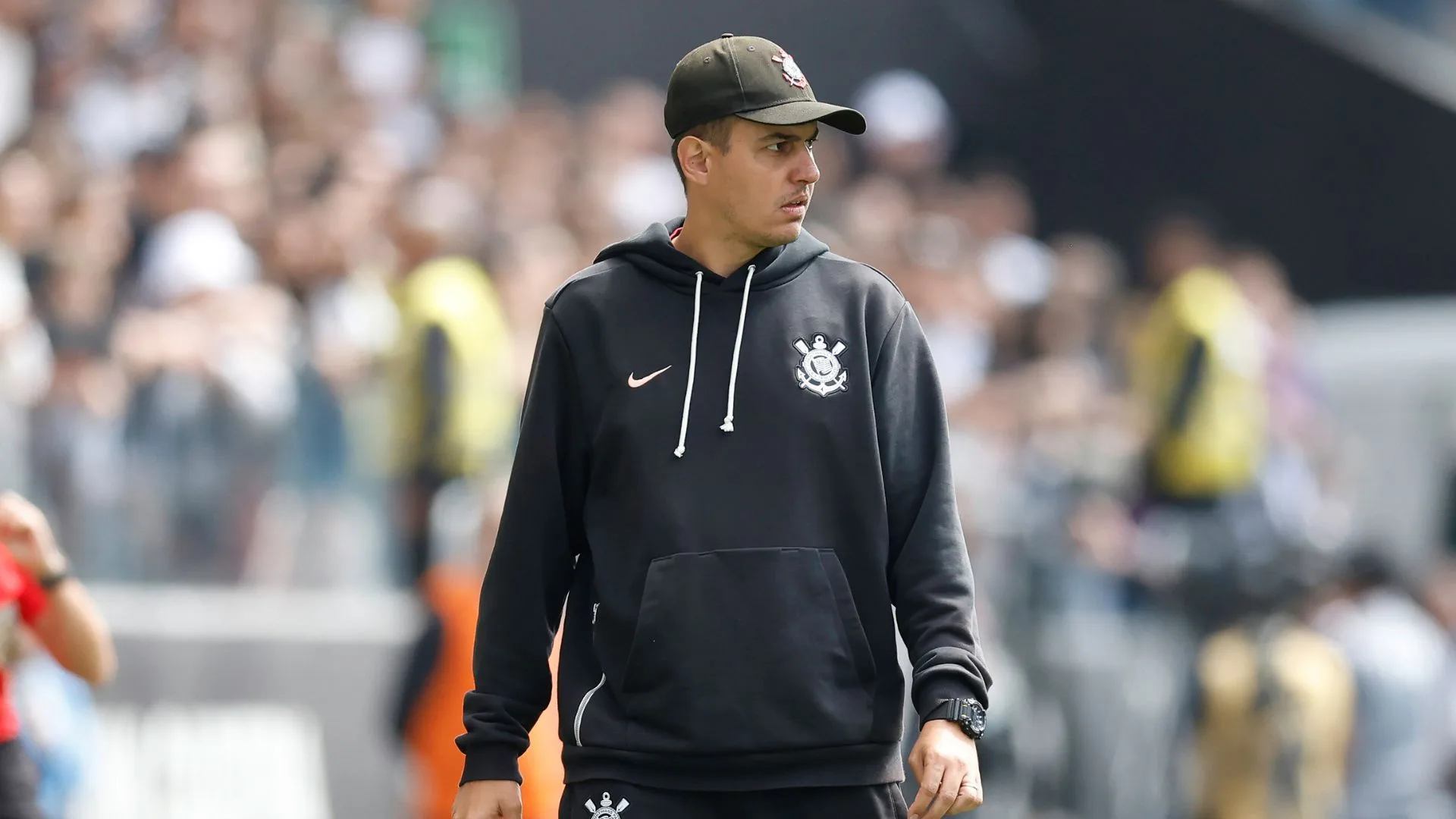 Lucas Piccinato, técnico do Corinthians, comenta sobre saída de Yaya para o PSG: “Óbvio que vai fazer falta”