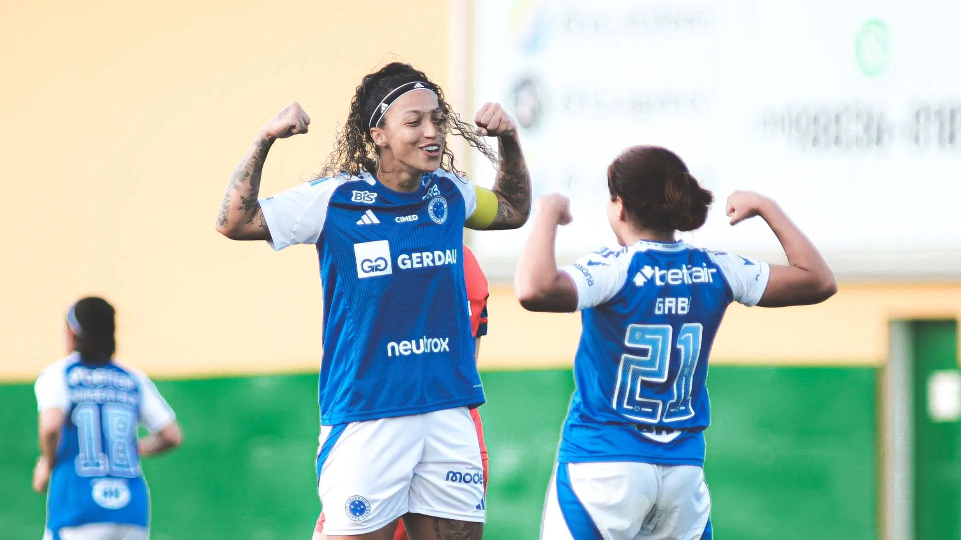 Cruzeiro vence Valadares com dois de Byanca Brasil e segue 100% no Mineiro Feminino