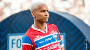 Deyverson é reintegrado por Martín Palermo ao elenco do Fortaleza e torcedores criticam: “Vamos ser rebaixados”